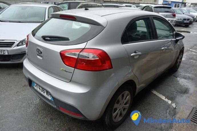 kia-rio-11-crdi-75cv-c8-big-2