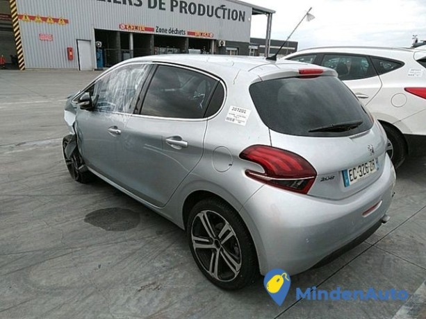 peugeot-208-allure-big-0