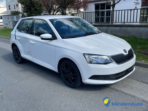 skoda-fabia-10l-60ch-endommage-carte-grise-ok-big-2