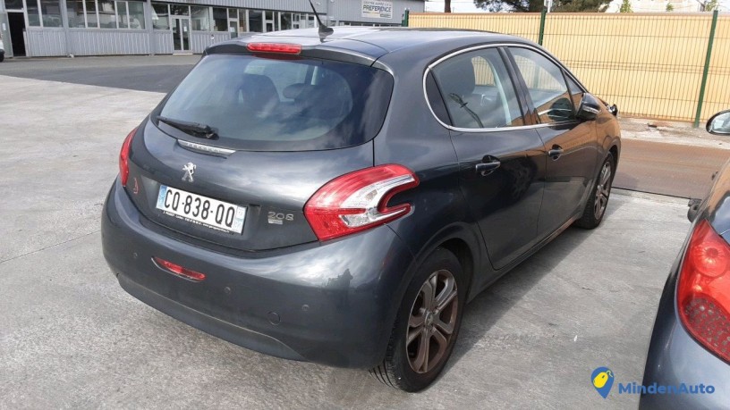 peugeot-208-cq-838-qq-big-3