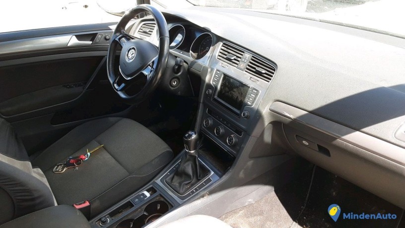 volkswagen-golf-dv-645-ky-big-4