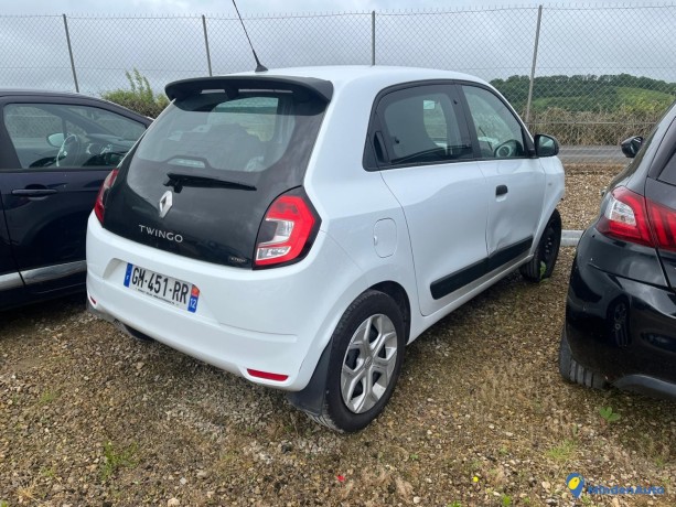 renault-twingo-iii-ze-42-big-0