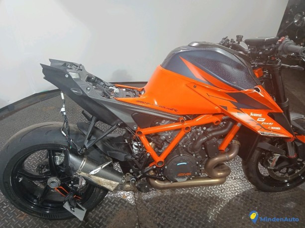 ktm-1290sduke-essence-big-1