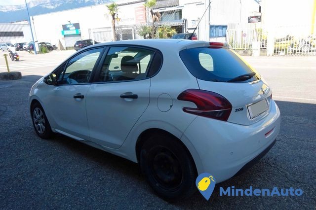 peugeot-208-16-hdi-99-big-1