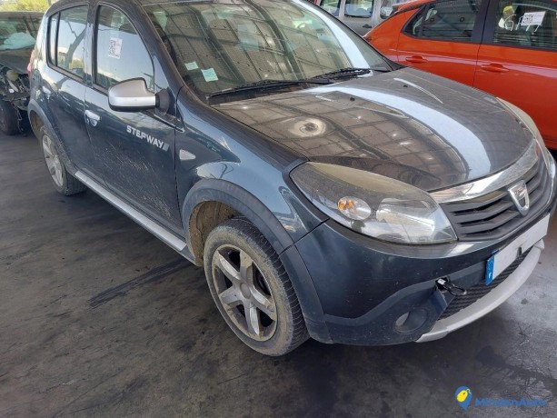 dacia-sandero-stepway-15-dci-90-gazole-big-0