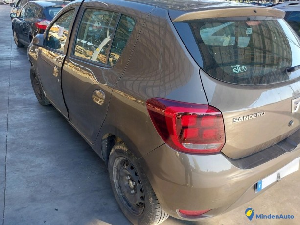 dacia-sandero-ii-10-sce-75-essence-big-3