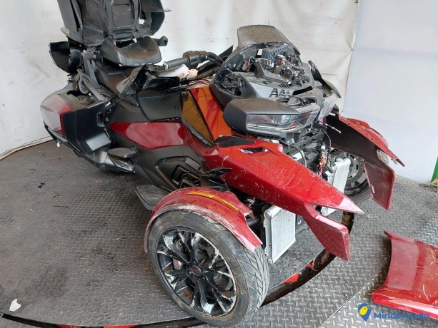 can-am-spyder-rt-essence-big-0