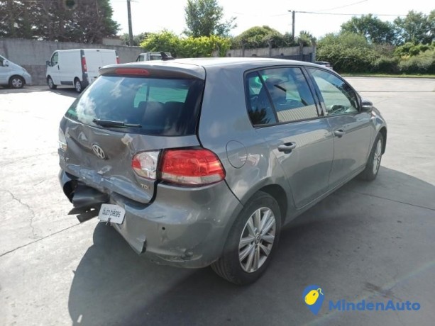 volkswagen-golf-6-13242971-big-3