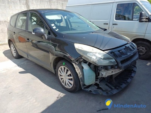 renault-grand-scenic-3-phase-1-13151587-big-2