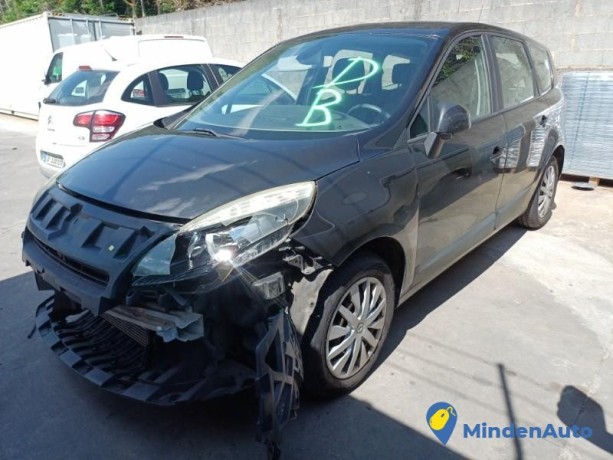 renault-grand-scenic-3-phase-1-13151587-big-3