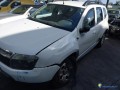 dacia-duster-15-dci-110-4x4-gazole-small-2