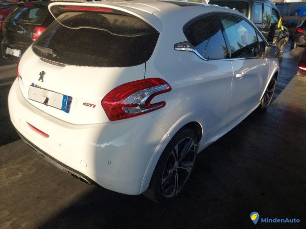 peugeot-208-16thp-200-gti-essence-big-3