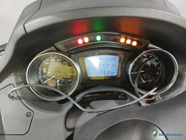 piaggio-mp3-500hp-essence-big-4