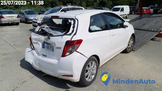 toyota-yaris-da-618-zy-big-3