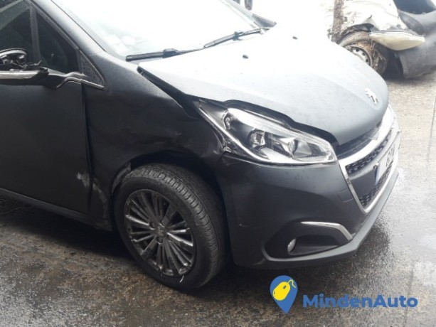 peugeot-208-2-12i-110-essence-big-2