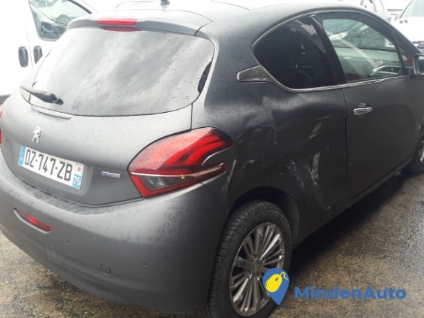 peugeot-208-2-12i-110-essence-big-3