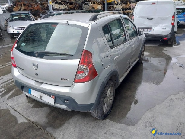 dacia-sandero-15-dci-90-stepway-gazole-big-3