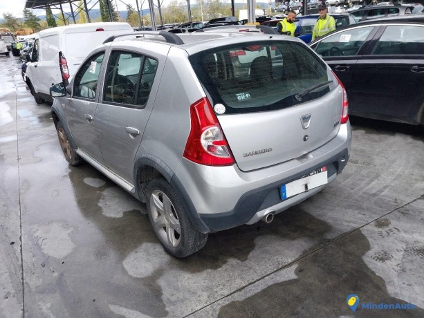 dacia-sandero-15-dci-90-stepway-gazole-big-1