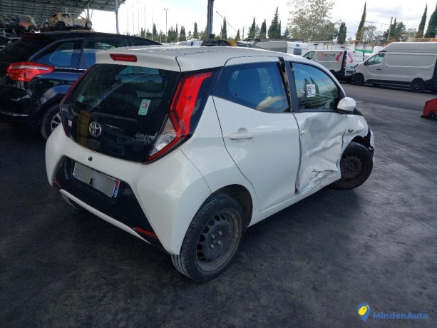 toyota-aygo-ii-10-vvt-i-72-essence-big-2