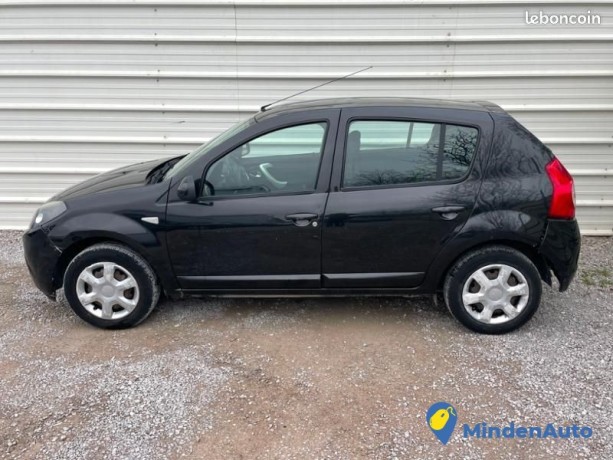 dacia-sandero-15-dci-75ch-fap-eco2-black-line-big-3