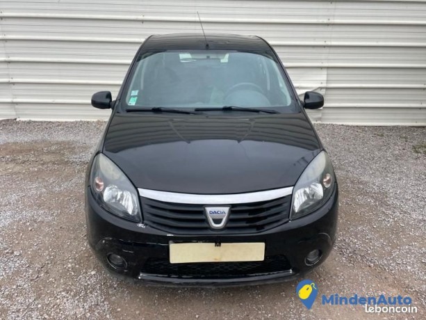 dacia-sandero-15-dci-75ch-fap-eco2-black-line-big-0