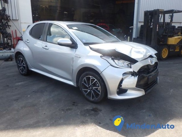 toyota-yaris-15-l-vvt-i-cvt-comfort-big-1