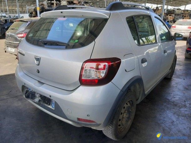 dacia-sandero-stepway-09-tce-90-ref-321317-big-1