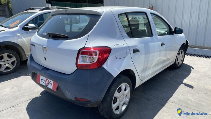 dacia-sandero-12i-16v-75-big-2