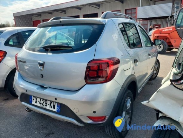 dacia-sandero-ii-stepway-prestige-10-sce-100-big-0