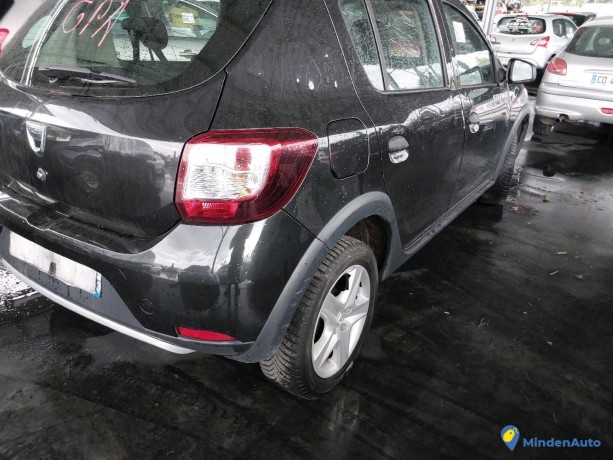 dacia-sandero-stepway-09-tce-90-essence-333064-big-3