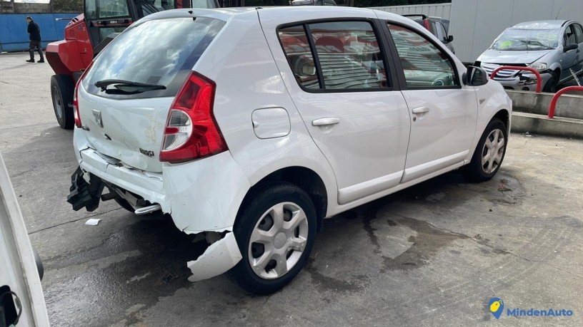 dacia-sandero-1-12138887-big-3