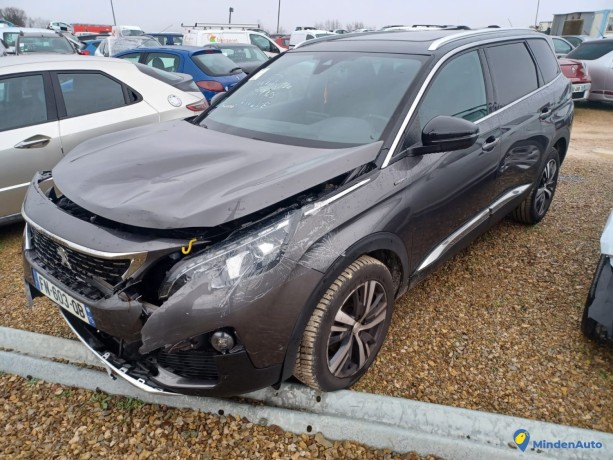 peugeot-5008-12-puretech-130-gt-line-big-0