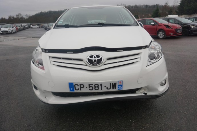 toyota-auris-1-big-15