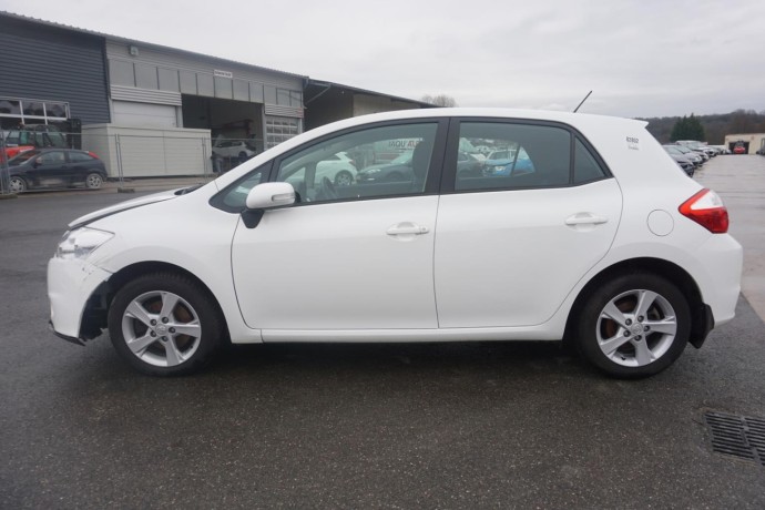 toyota-auris-1-big-14