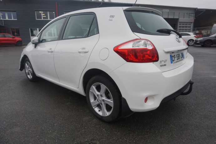 toyota-auris-1-big-13