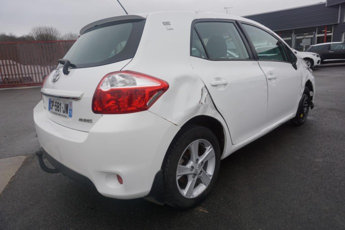 toyota-auris-1-big-11