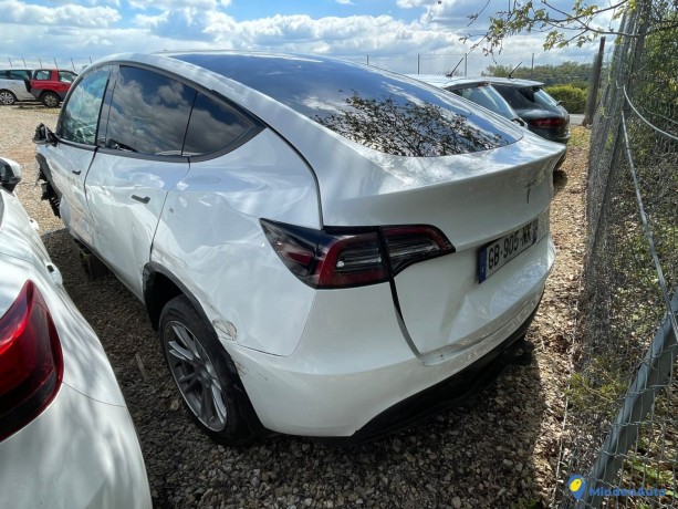 tesla-model-y-350-awd-long-range-big-1