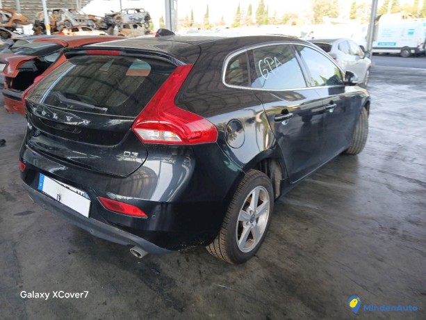 volvo-v40-d3-150-momentum-gazole-big-1