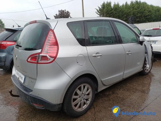 renault-scenic-3-phase-1-13079899-big-2