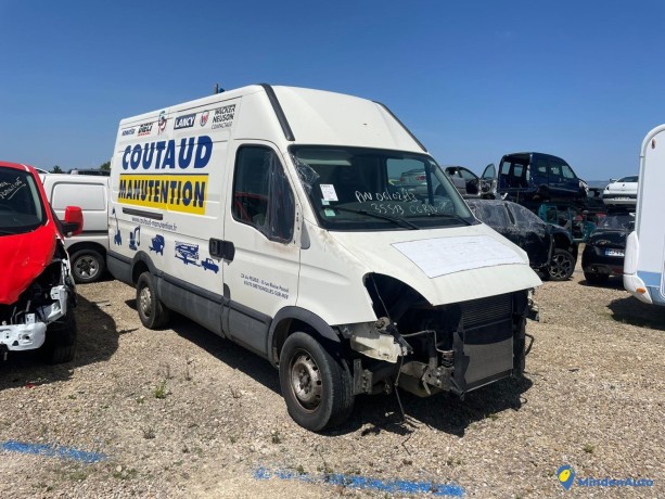 iveco-daily-35s13-23d-127-big-2