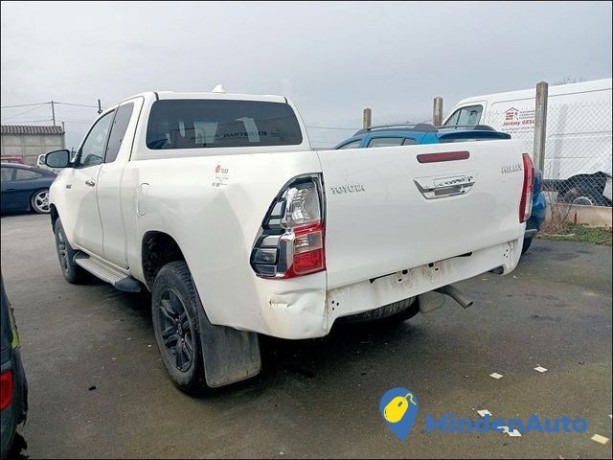 toyota-hilux-double-cab-confort-4x4-big-0