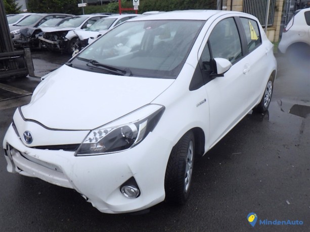 toyota-yaris-iii-15-100ch-hybrid-big-0