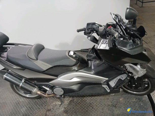 yamaha-t-max-500-essence-big-1