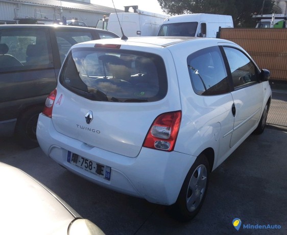 renault-twingo-av-758-ze-big-3