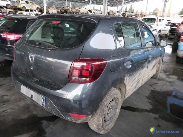 dacia-sandero-ii-2-15-bdci-75-gazole-big-3