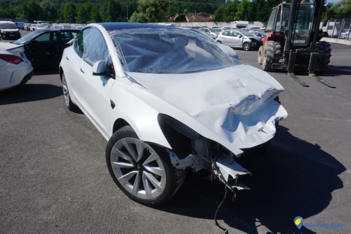 tesla-model-3-sport-351-lp-79122-big-3