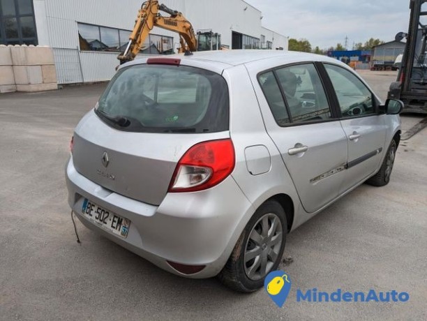 renault-clio-iii-15l-dci-68-big-2