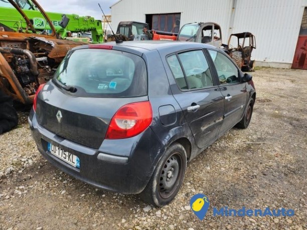 renault-clio-iii-16l-110-big-3