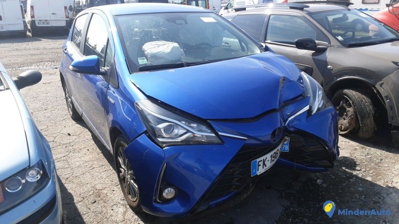 toyota-yaris-hybrid-fk-196-sf-big-2