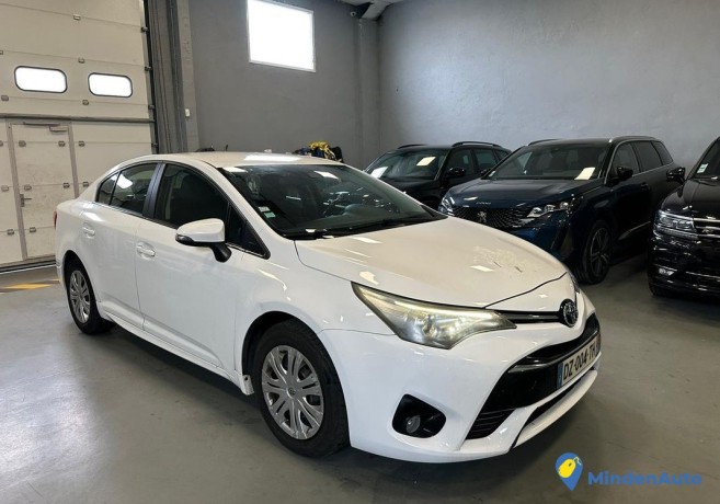 toyota-avensis-16d-4d-112cv-de-201602-big-1